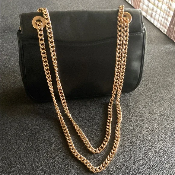 Elegant Black Chain Shoulder Bag - Picture 4 of 9
